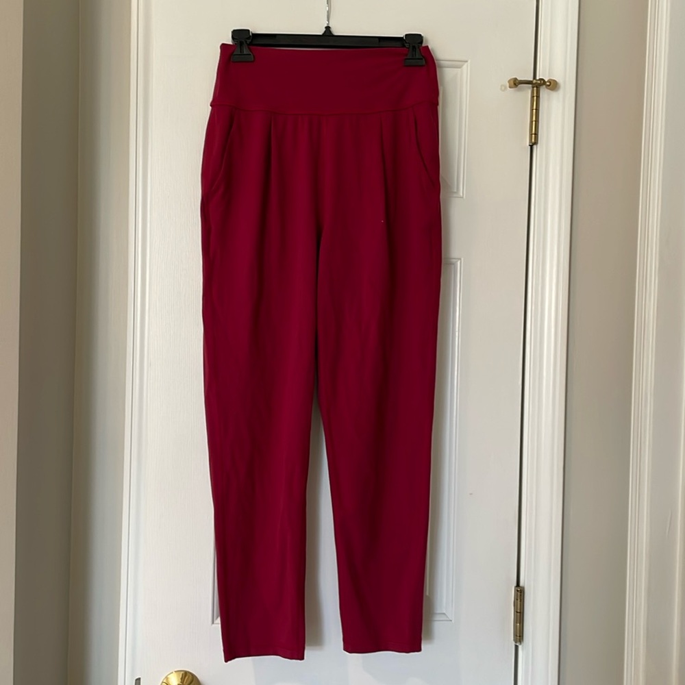 Athleta Elation Yoga Pants High Rise Coffeeberry Red Joggers Size XS EUC